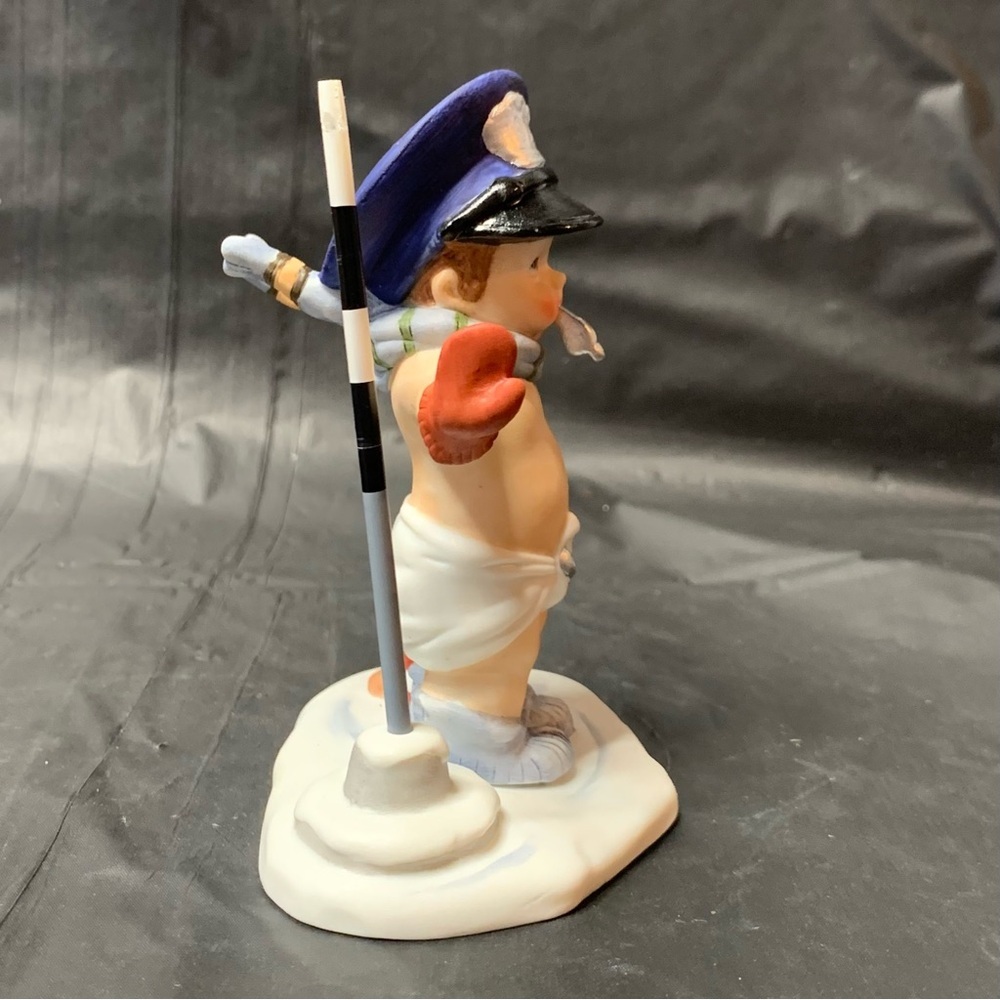 The Heirloom Tradition Winter Guidance Figurine Vintage 1986 Pup Porcelain - Picture 4 of 6